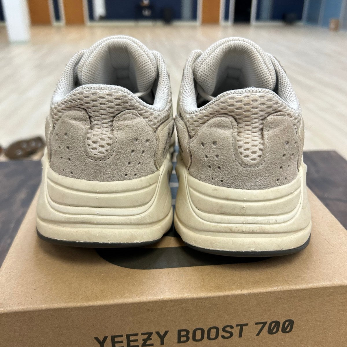 adidas Yeezy Boost 700 Analog Size 7 (Pre-Owned) - Image 4