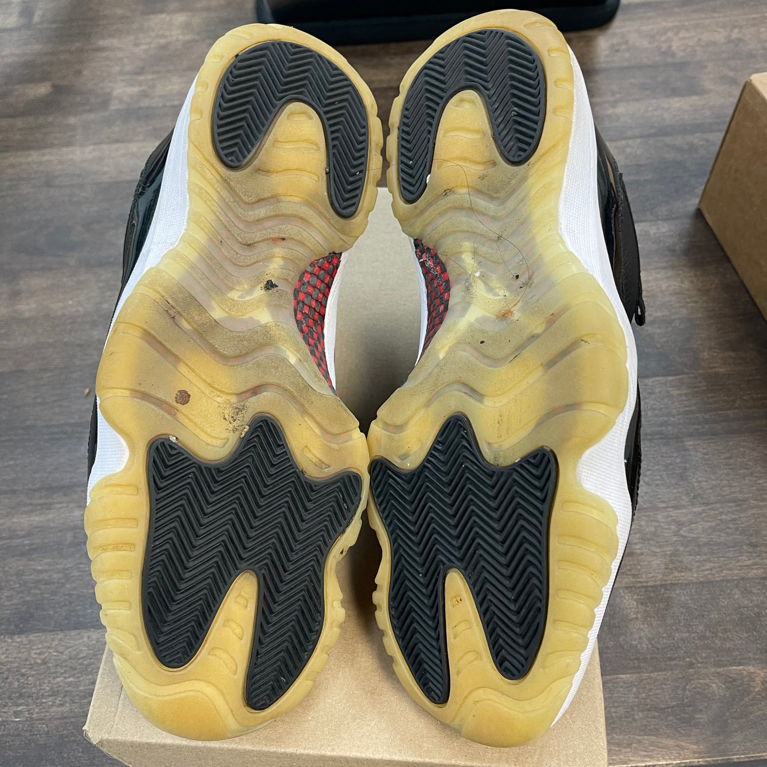 72-10 Jordan 11 Low (USED, No Insoles, No Box)
