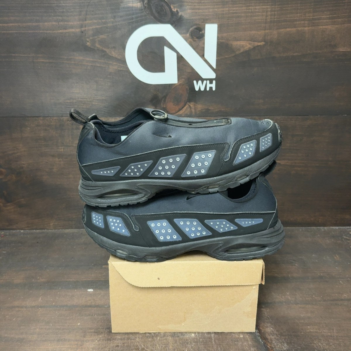Nike Air Max Sunder Black Silver (Women's) Size 12.5W (Pre-Owned) - Image 1