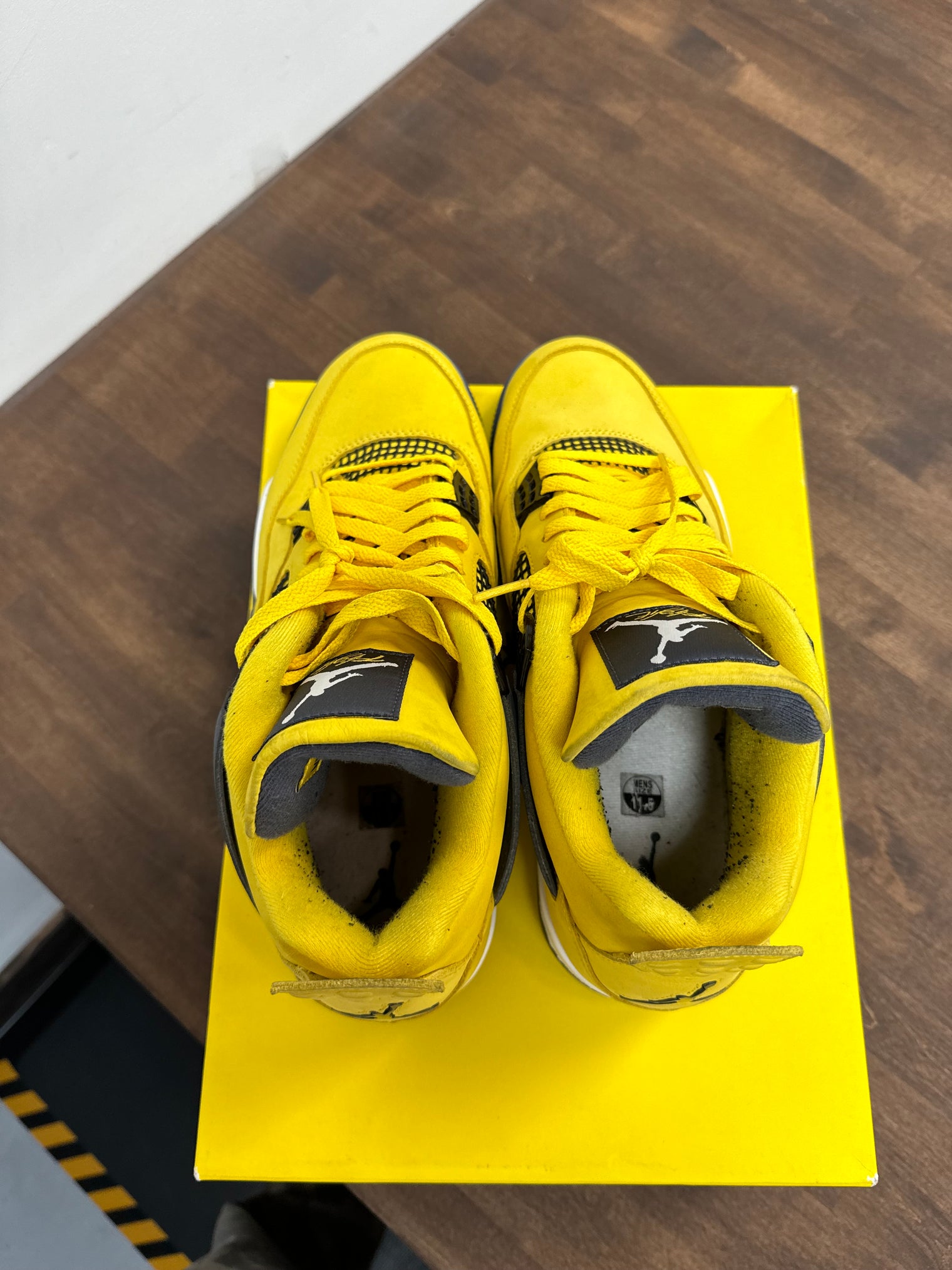 Lightning Jordan 4 Retro(USED)