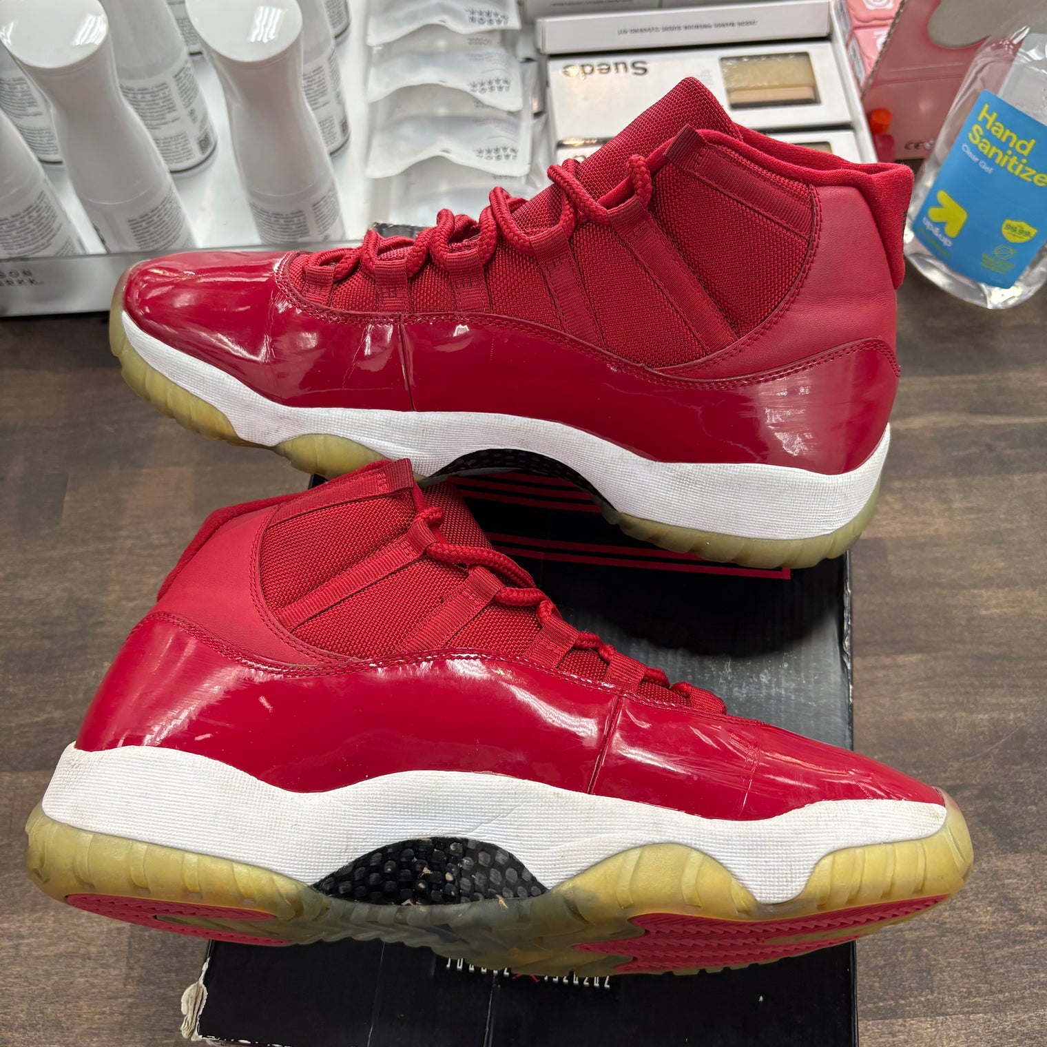 Win like 96 Jordan 11 Retro (USED)