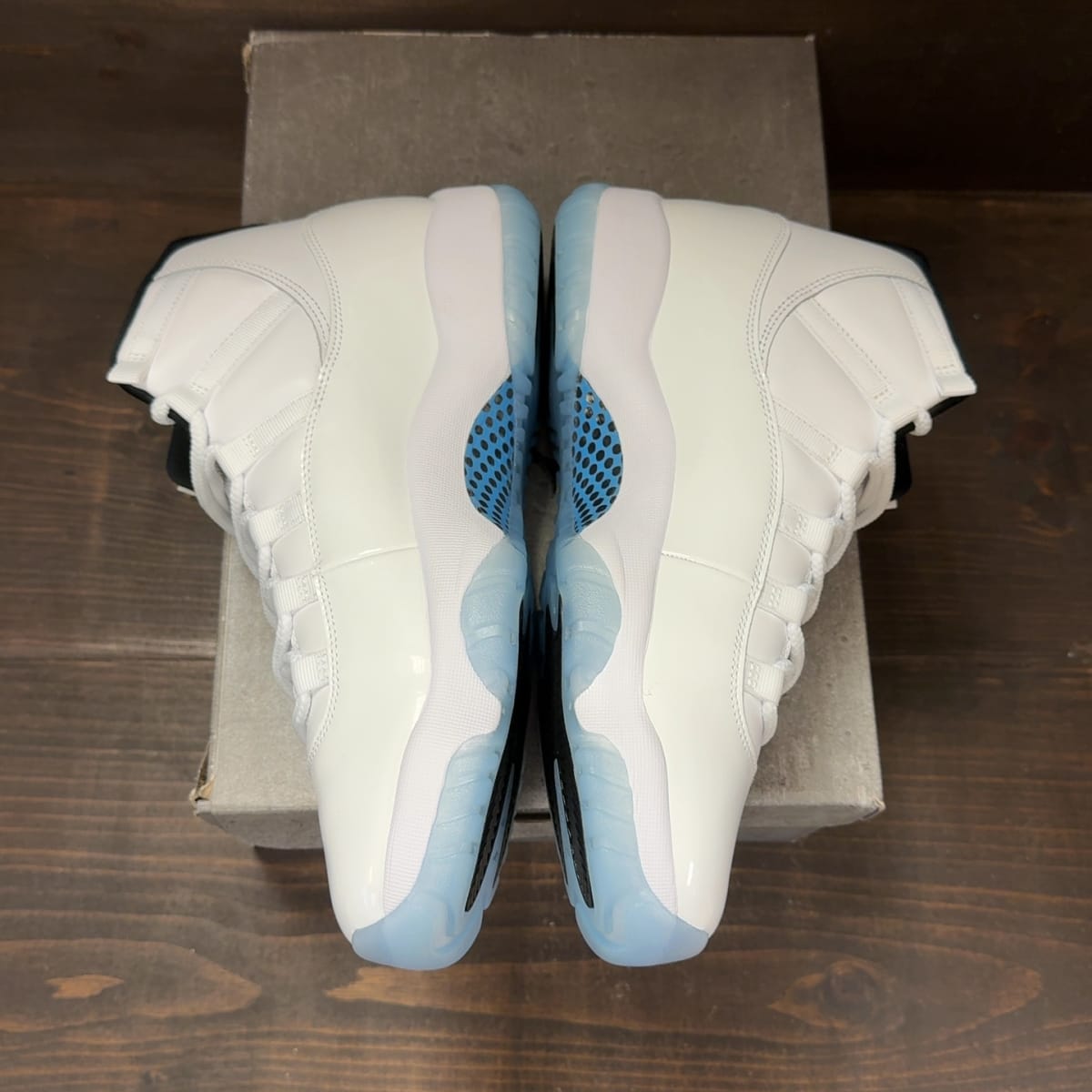 Jordan 11 Retro Legend Blue (2024) Size 11.5 - aux