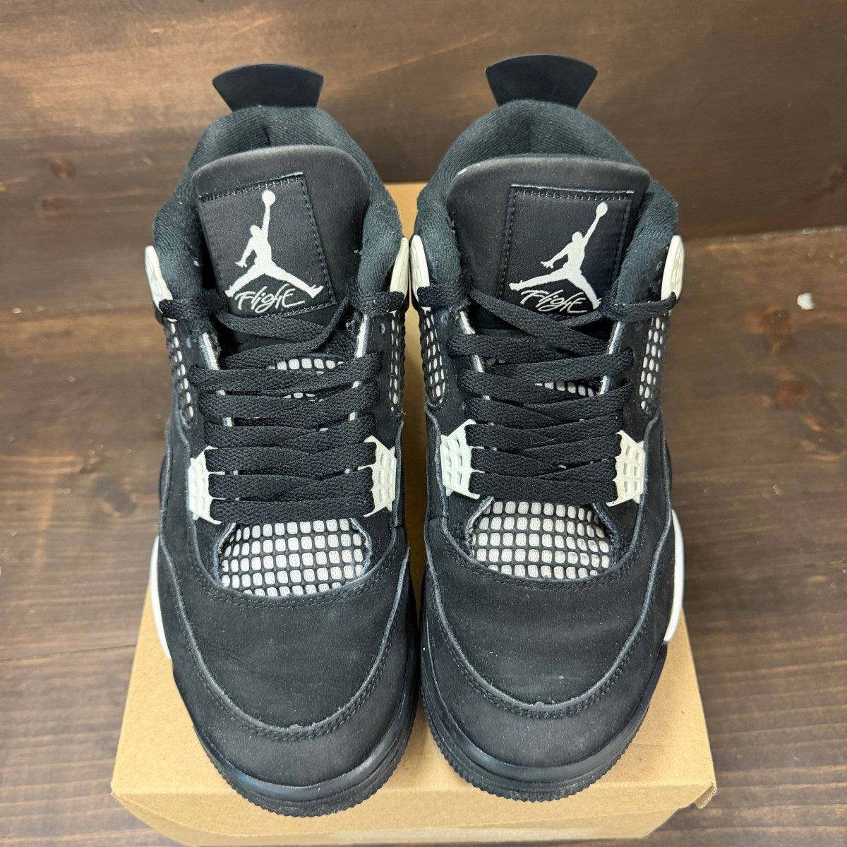 Jordan 4 Retro White Thunder Size 7.5 (Pre-Owned) - Image 3
