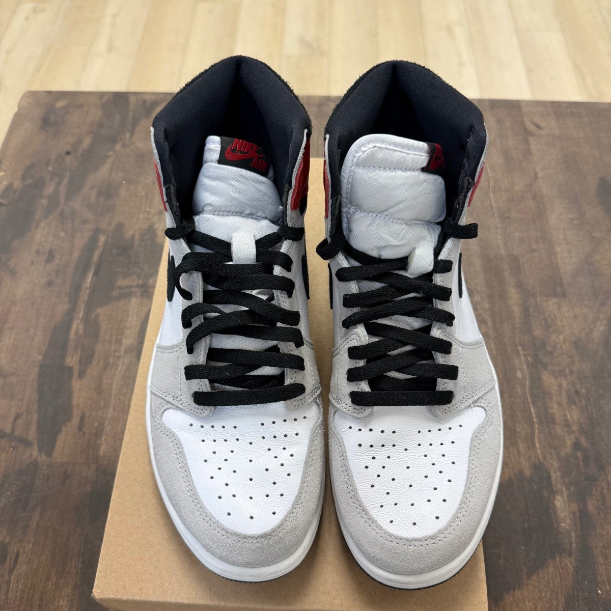 Jordan 1 Retro High Light Smoke Grey Size 10.5 (Pre-Owned) - Image 2