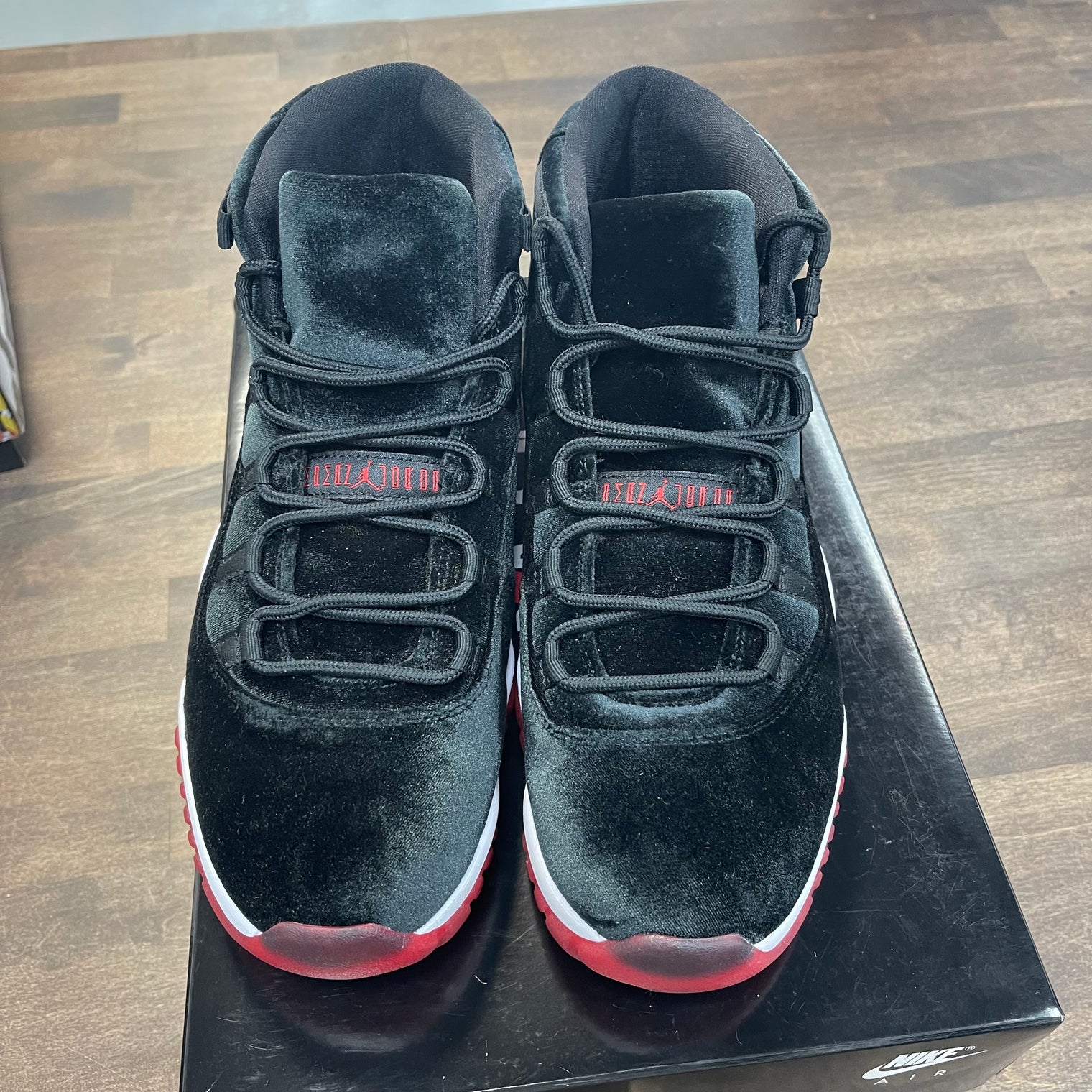 Bred Velvet Jordan 11 (W) (USED)