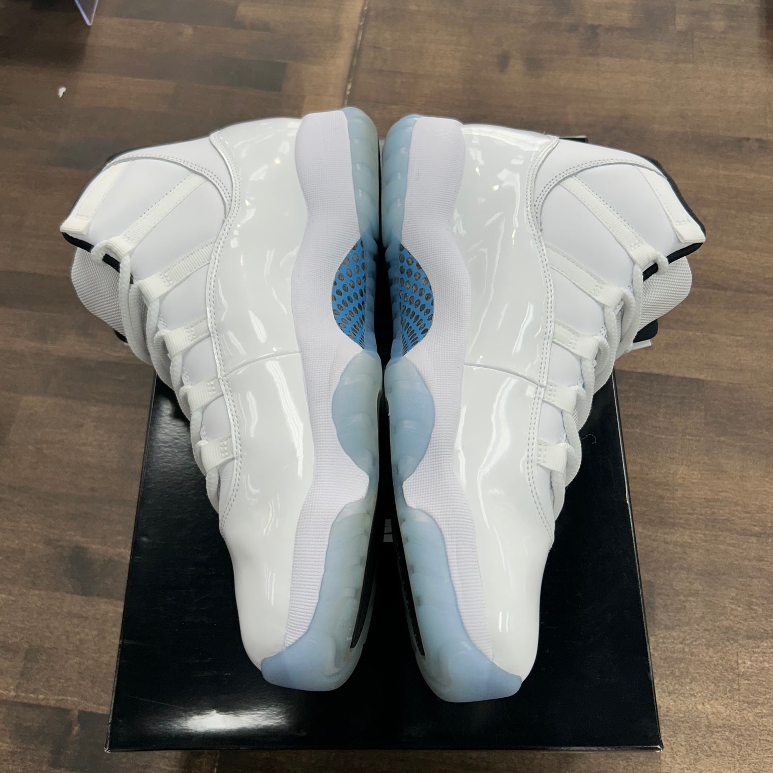 Legend Blue Jordan 11 2024 (USED)
