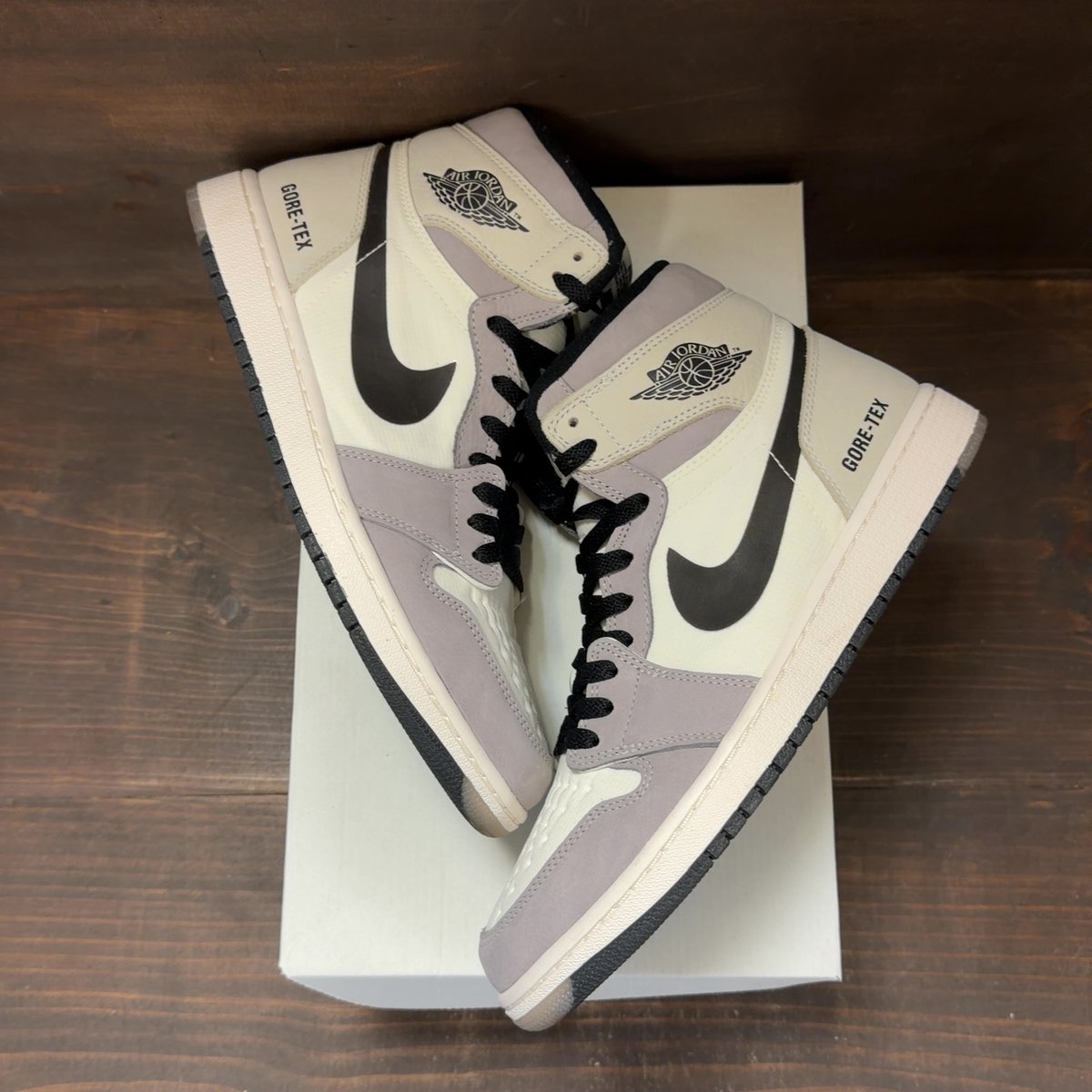 Jordan 1 Retro High Element Gore-Tex Light Bone Size 10 (Pre-Owned) - back