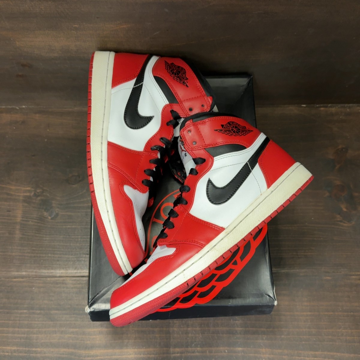 Jordan 1 Retro Chicago (2013) Size 9.5 (Pre-Owned) - Image 2
