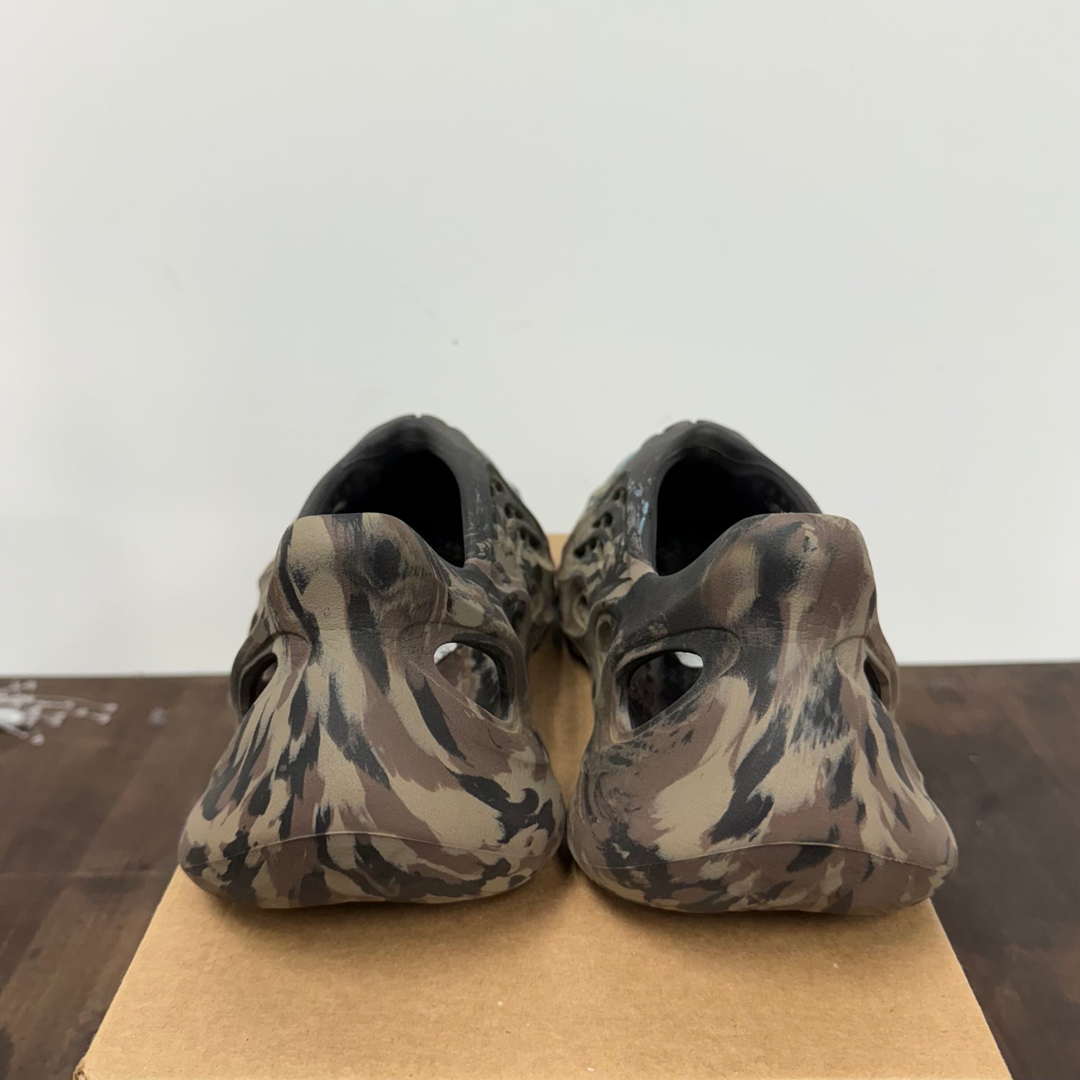 MX Carbon Yeezy Foam RNNR (USED,No Box)