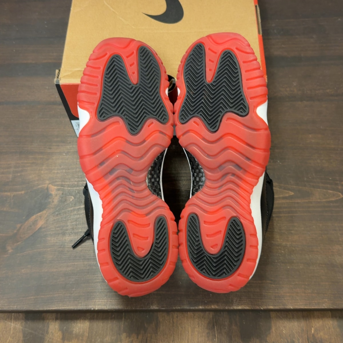 Jordan 11 Retro Low Bred (GS) (2025) - Image 8