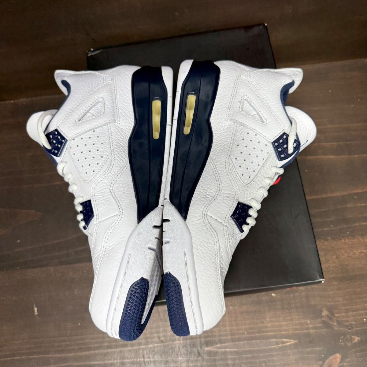 Jordan 4 Retro Columbia (2015) Size 9.5 (Pre-Owned)