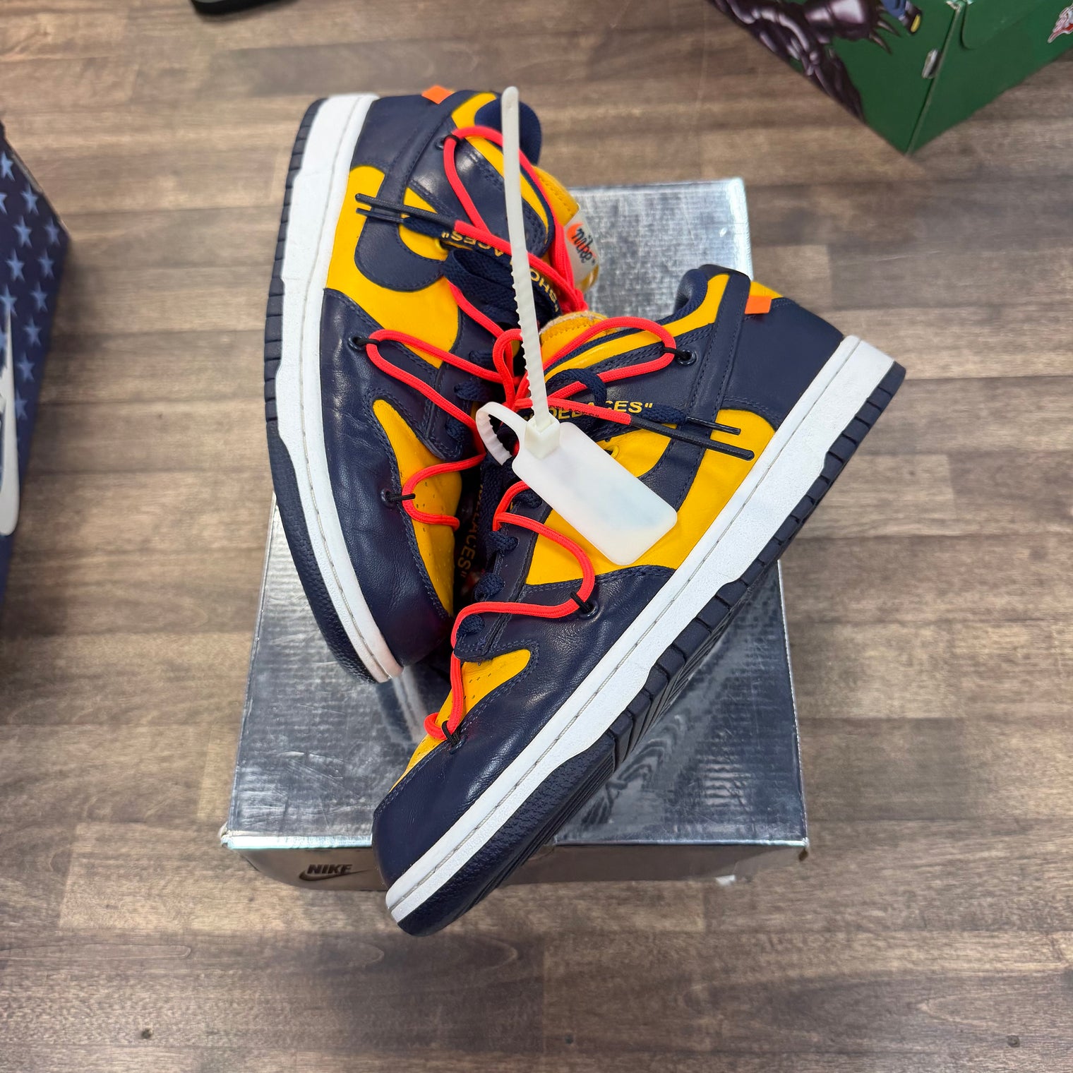 Off-White University Gold Nike Dunk Low (USED)