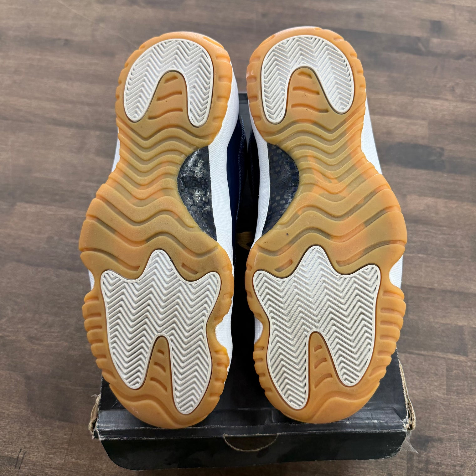Jordan 11 Retro Low Midnight Navy (USED, Replacement Box)