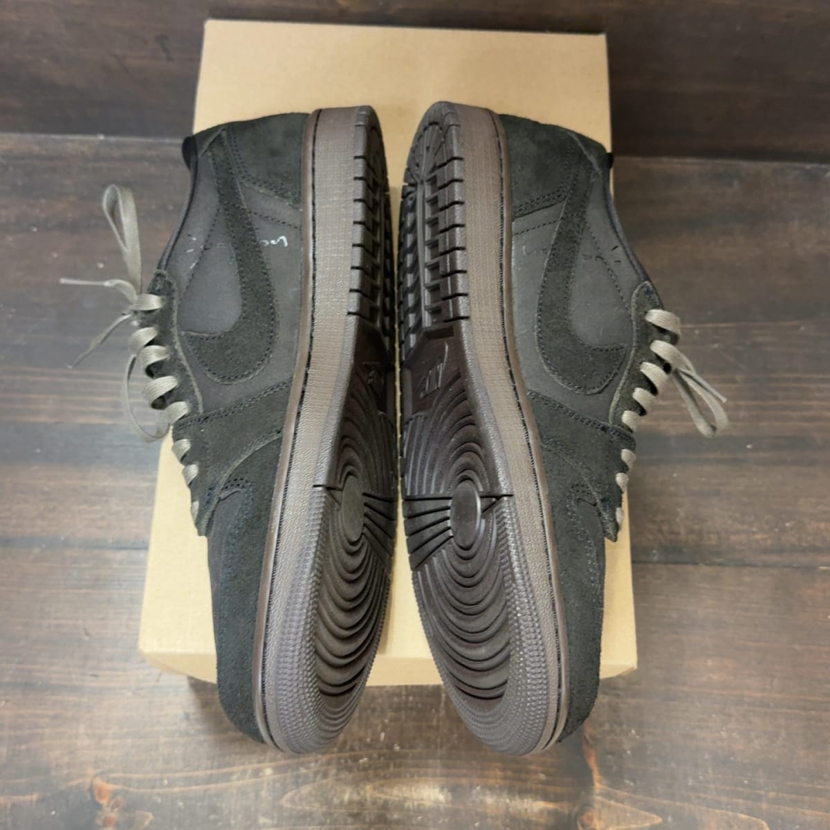 Jordan 1 Retro Low OG SP Travis Scott Velvet Brown Size 10 (Pre-Owned) - aux