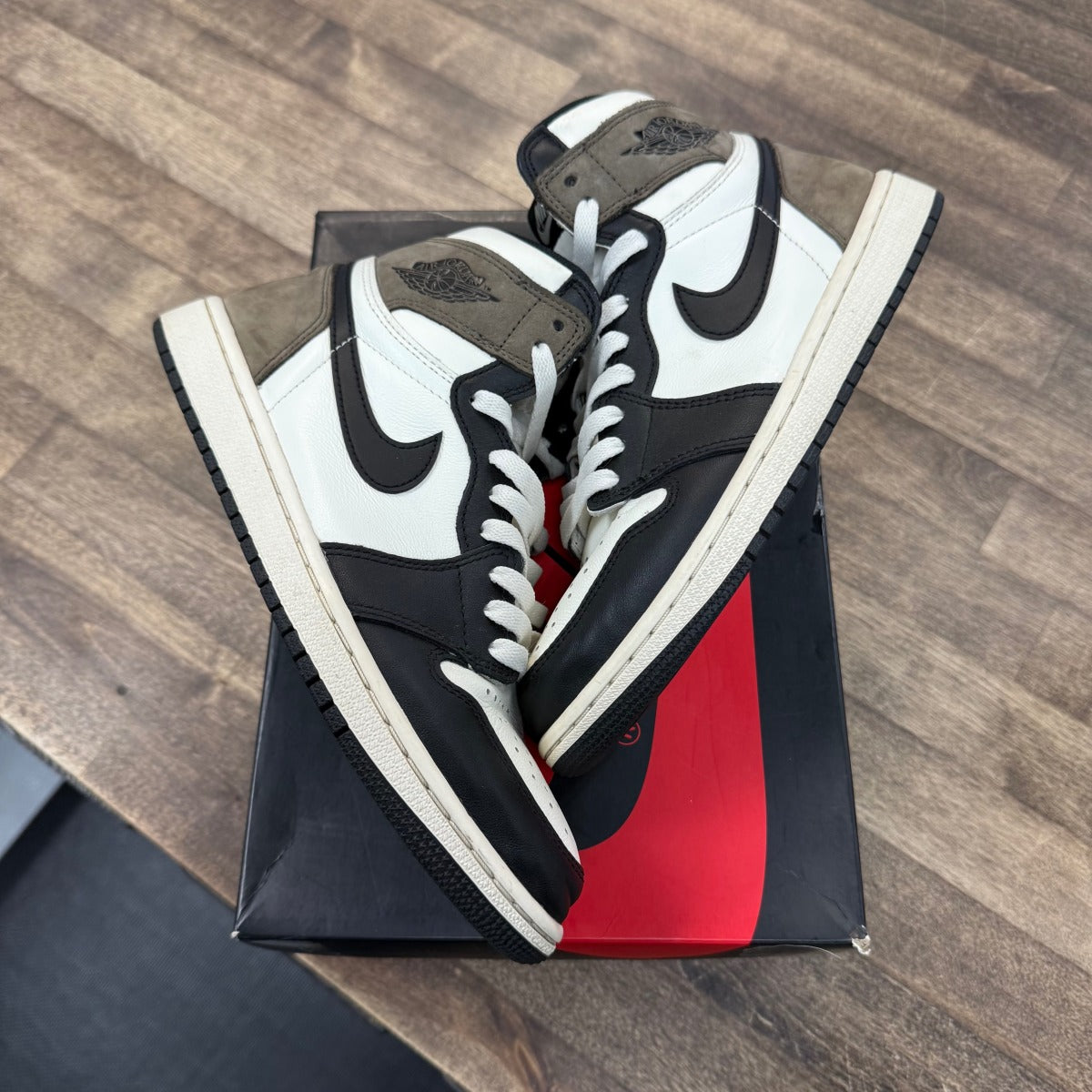 Jordan 1 Retro High Dark Mocha - Image 1