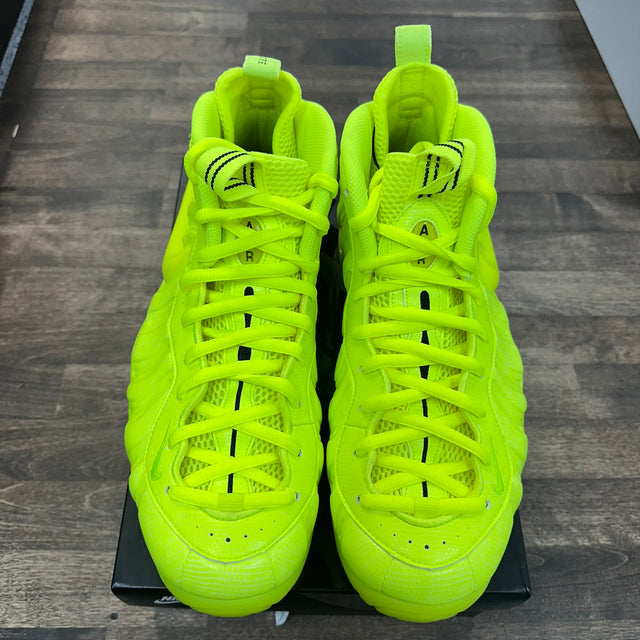 Volt Foamposite Pro (USED)