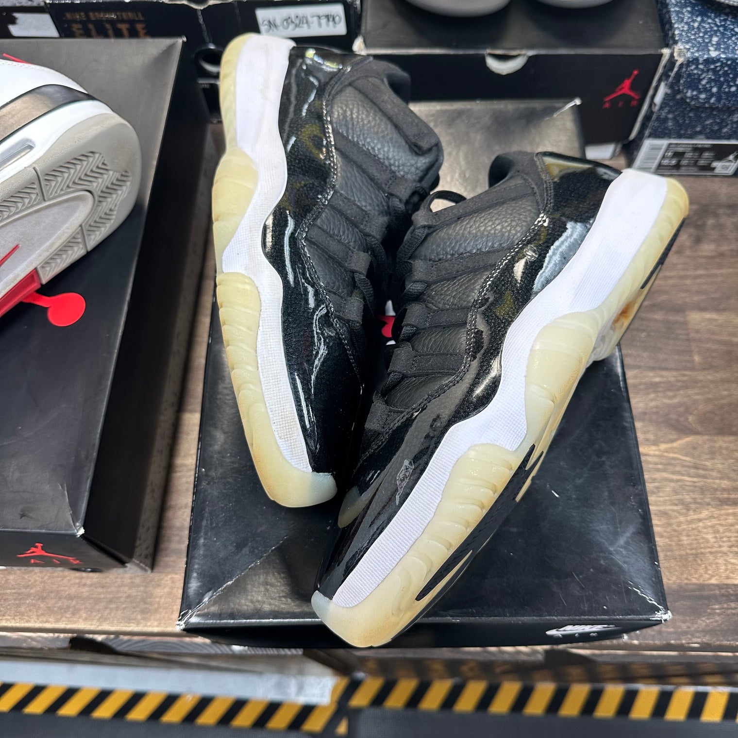 72-10 Jordan 11 Low (USED)