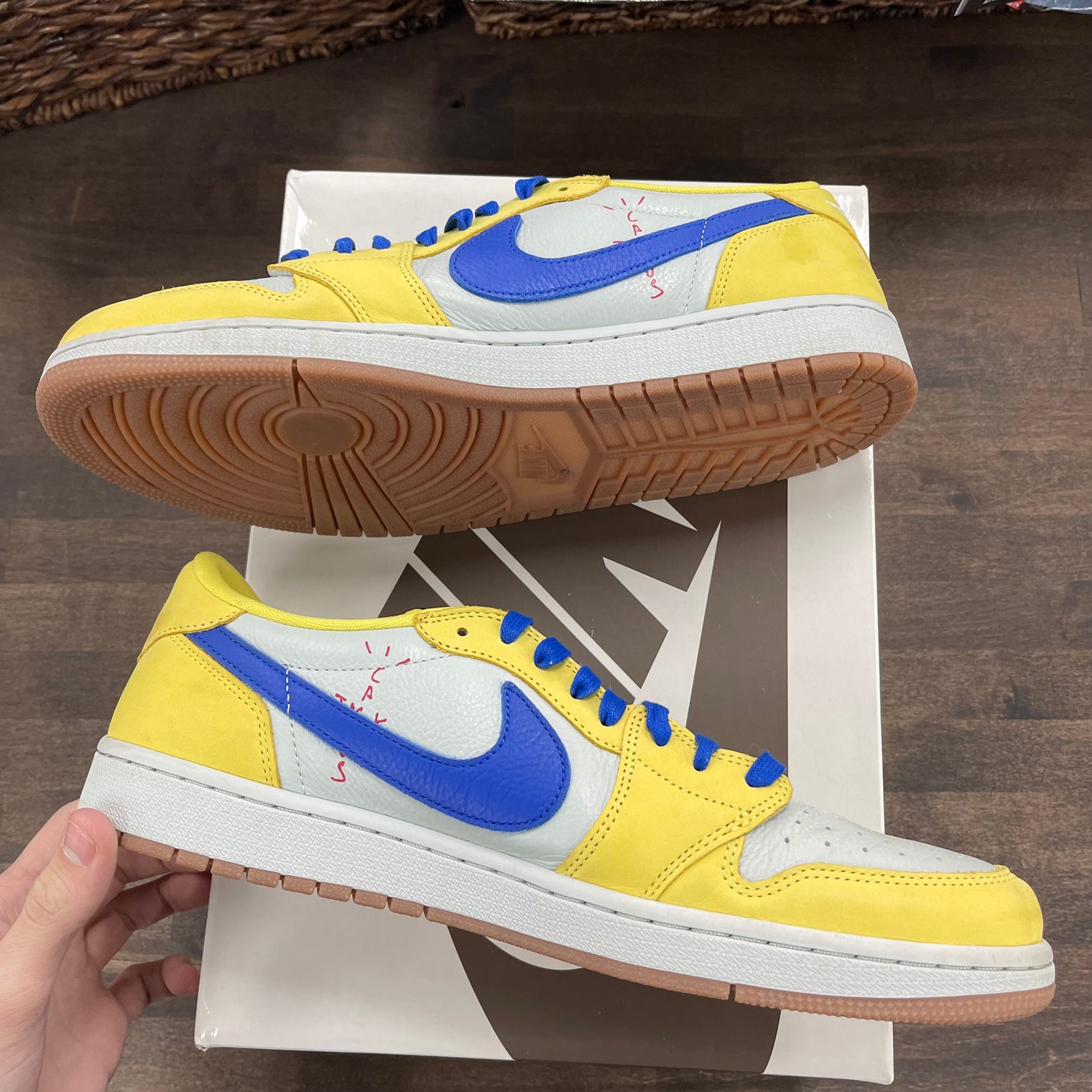 Travis Scott Canary Jordan 1 Low (W)