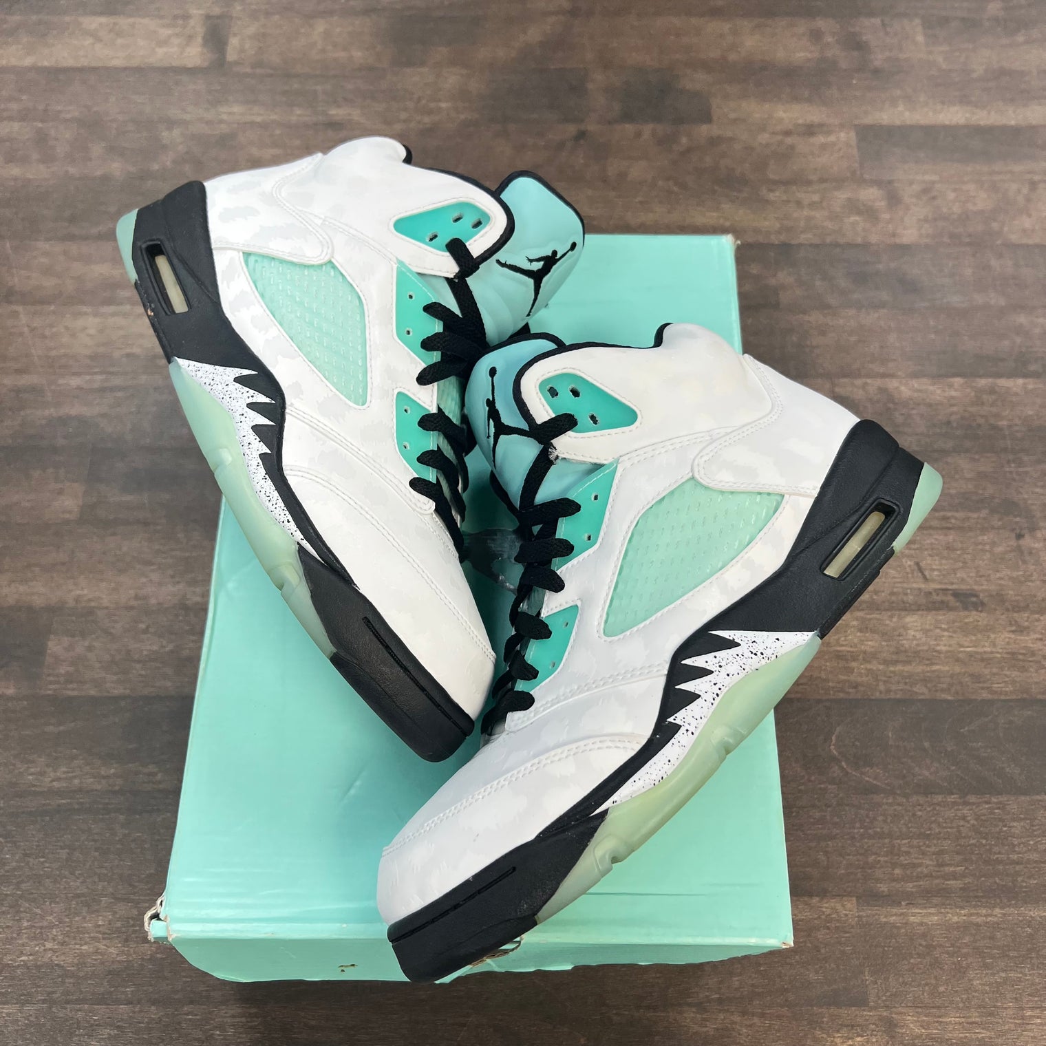 Island Green Jordan 5 Retro (USED)