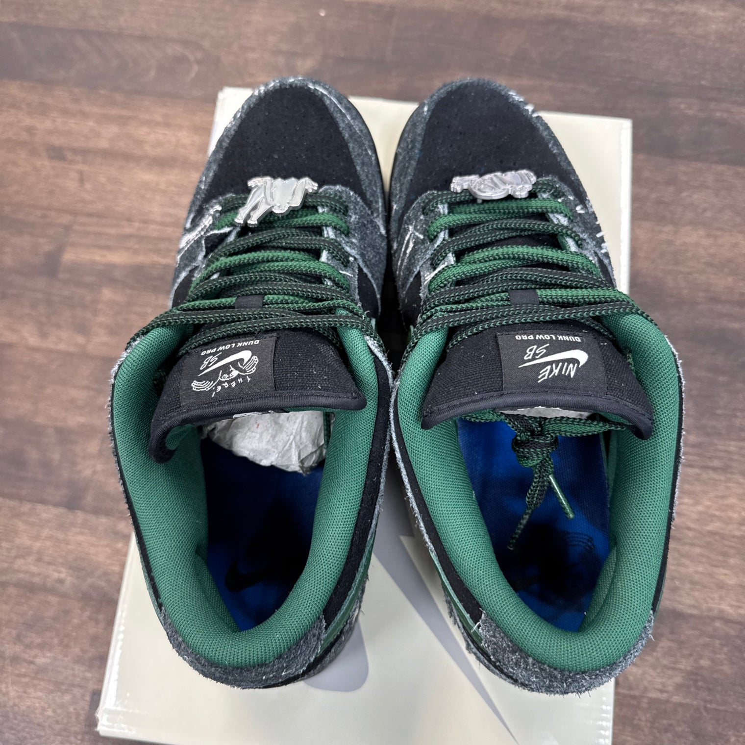There Skateboards SB Dunk Low (USED)