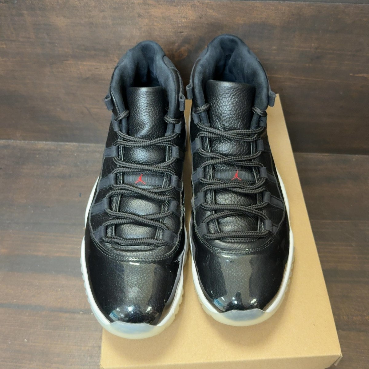 Jordan 11 Retro 72-10 Size 10.5 (Pre-Owned) - Image 3
