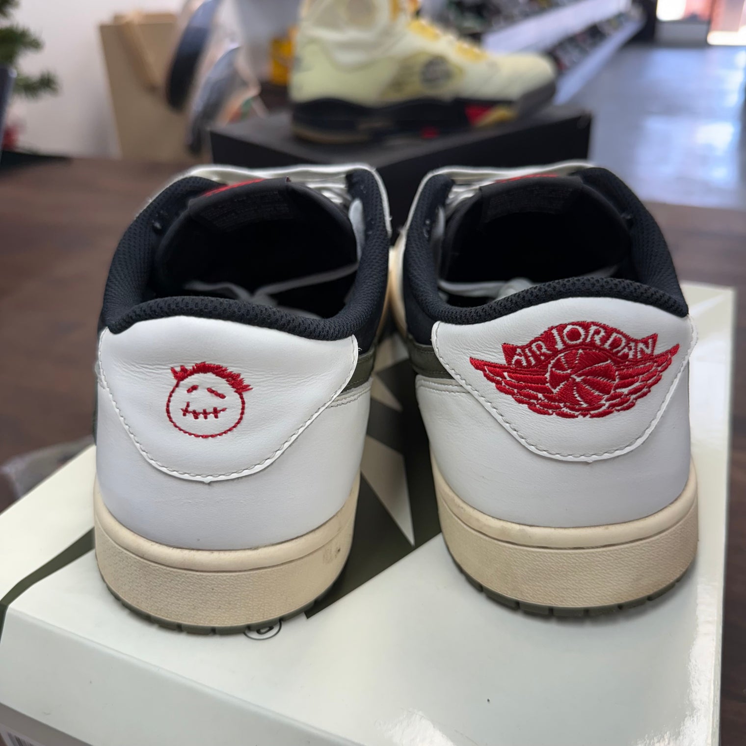 Olive Travis Scott Jordan 1 Low (W) (USED)