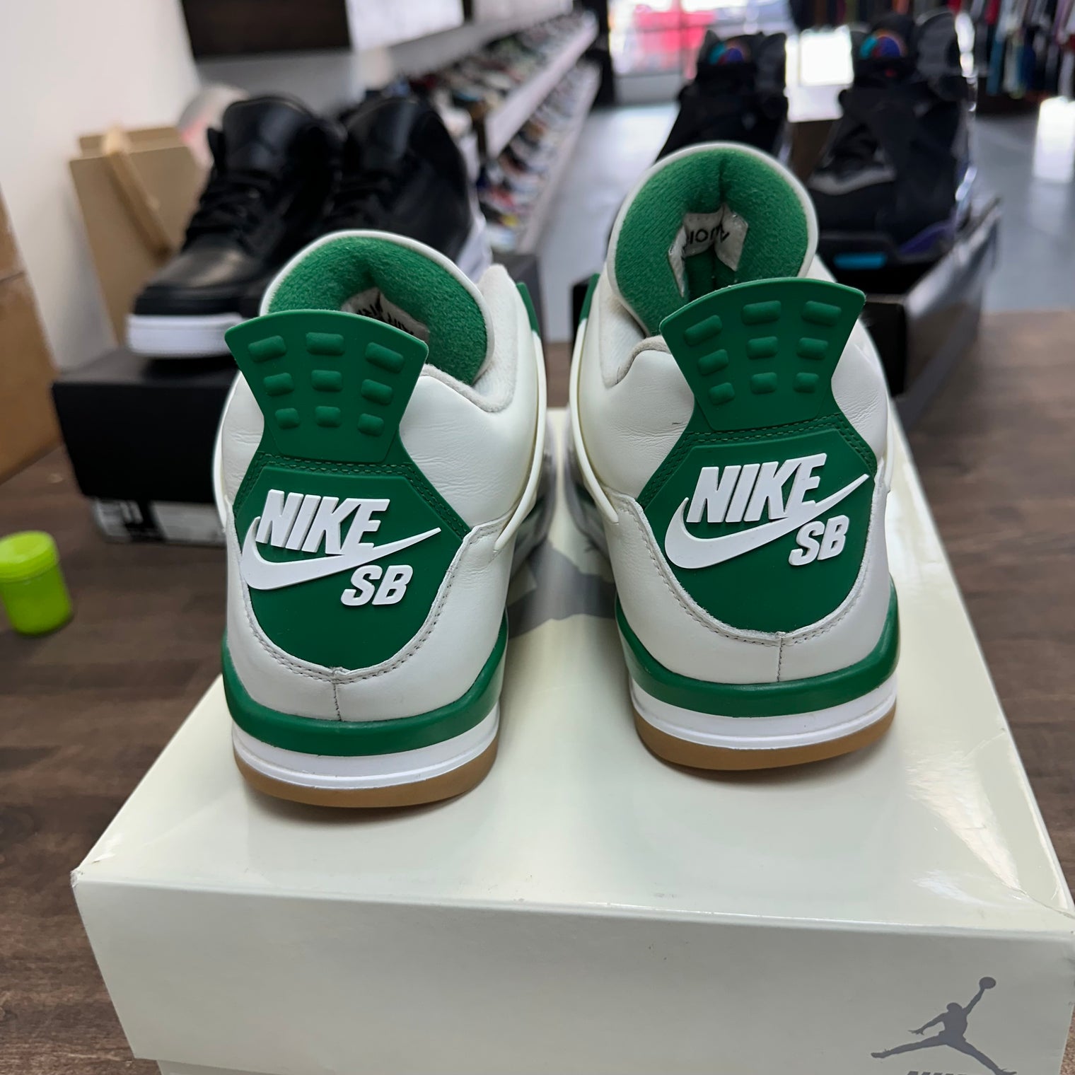 Pine Green SB Jordan 4 Retro (USED)