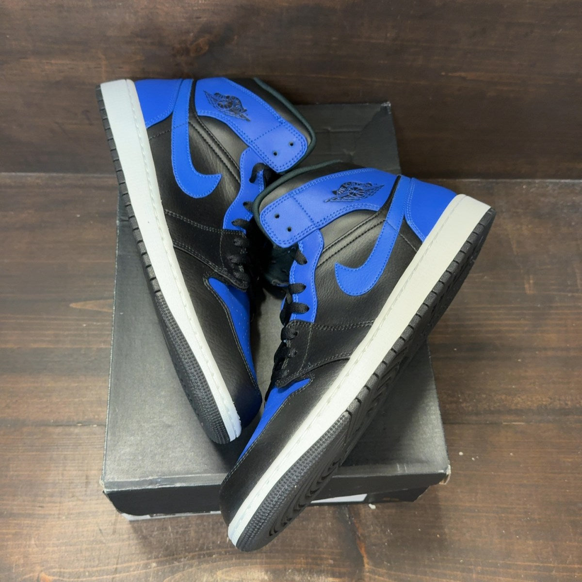 Jordan 1 Mid Hyper Royal Tumbled Leather - Image 2