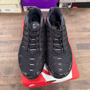 Nike Air Max Plus Triple Black (GS) Size 6.5Y (Pre-Owned) - Image 2