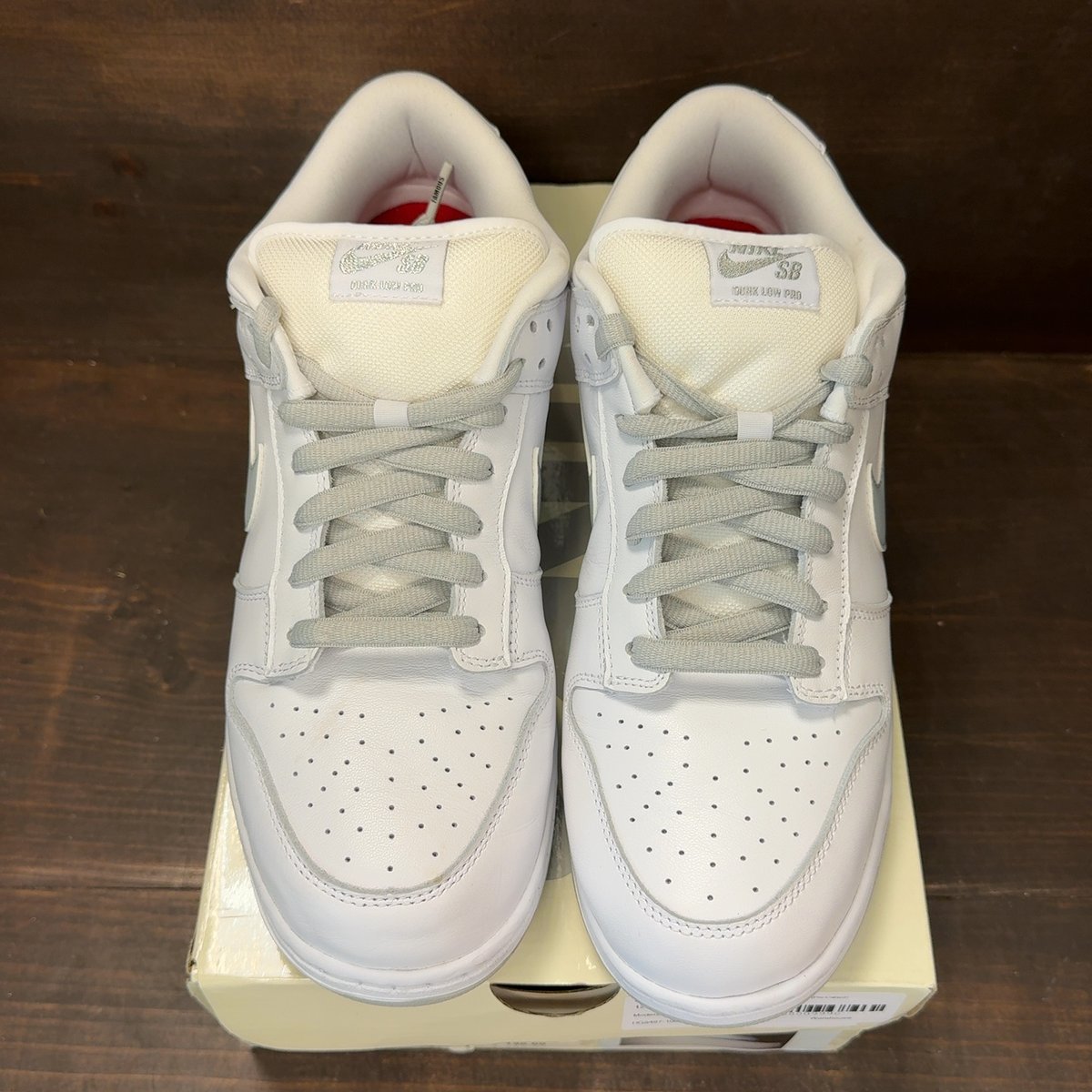Nike SB Dunk Low Supreme 94 White Metallic Silver Size 12 (Pre-Owned) - tag