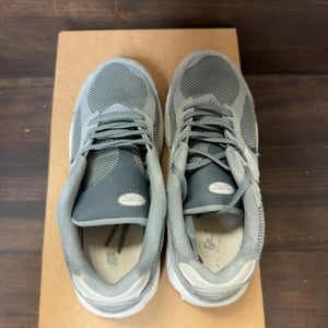 New Balance 2002R Steel (GS) Size 5.5Y (Pre-Owned) - Image 5