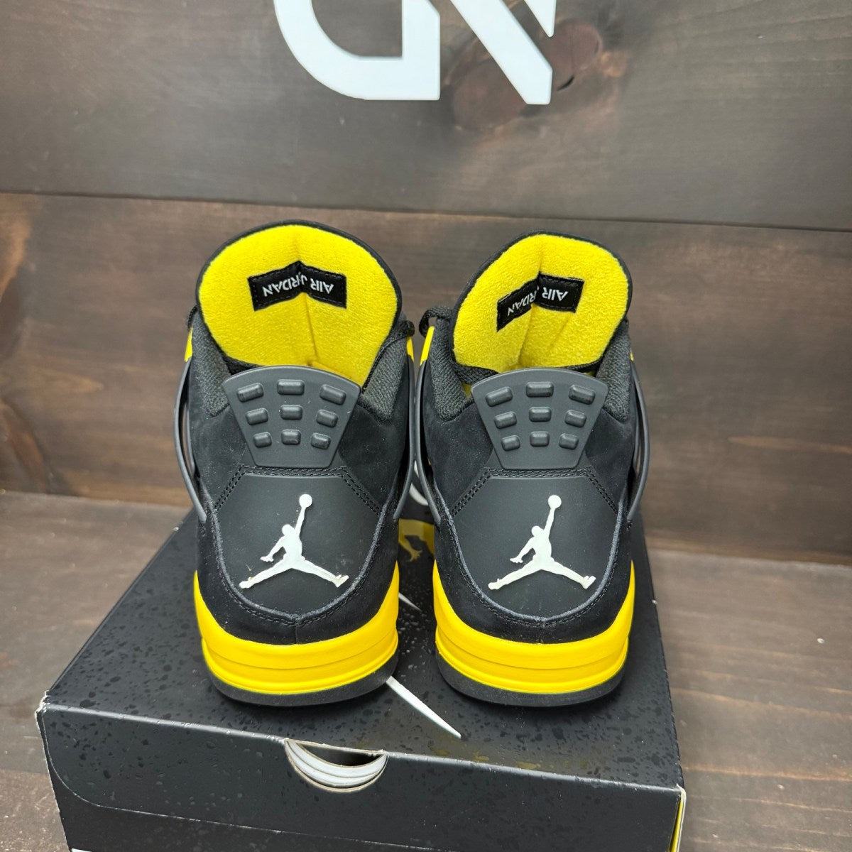 Jordan 4 Retro Thunder (2023) - Image 5