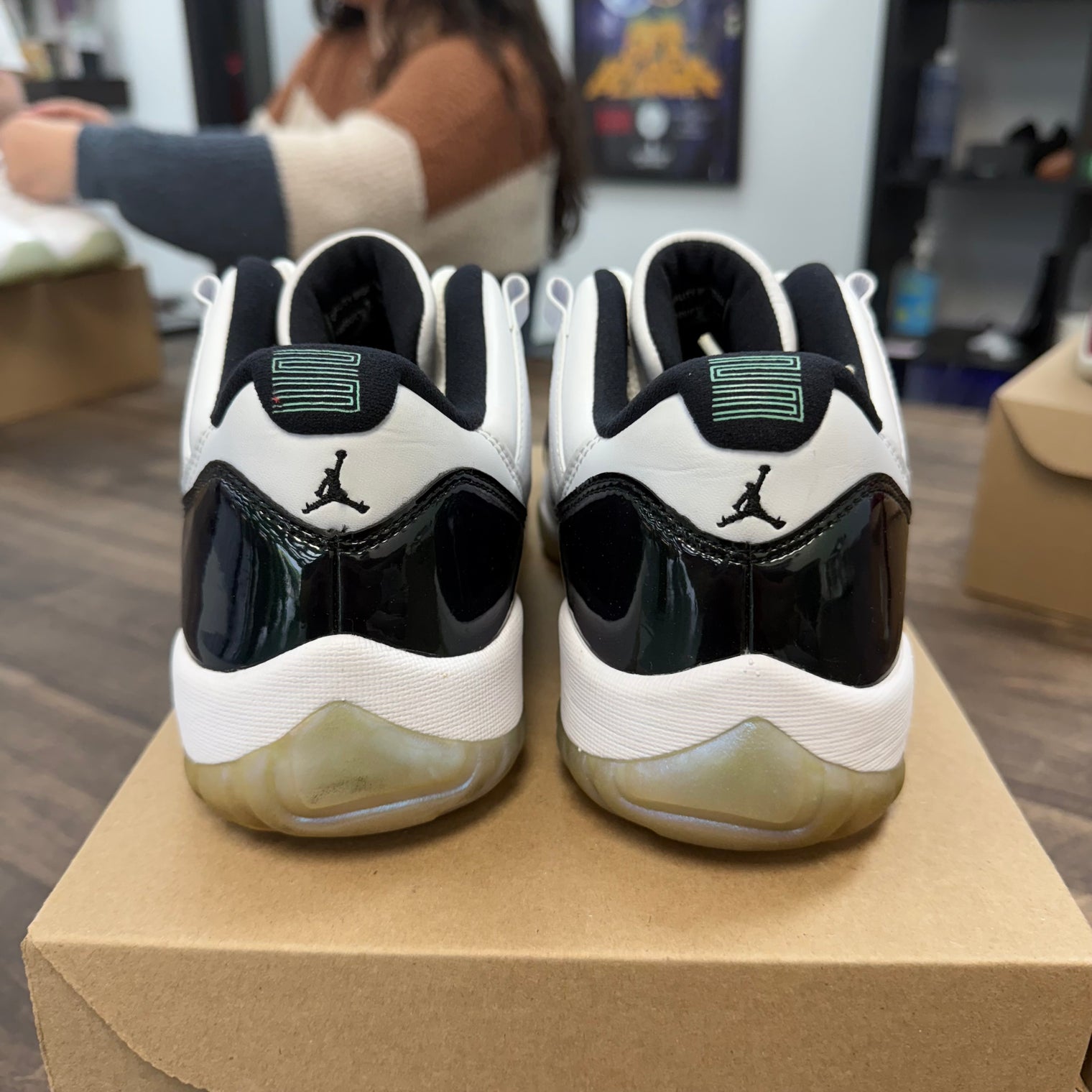 Emerald Jordan 11 Low (USED, No Box)
