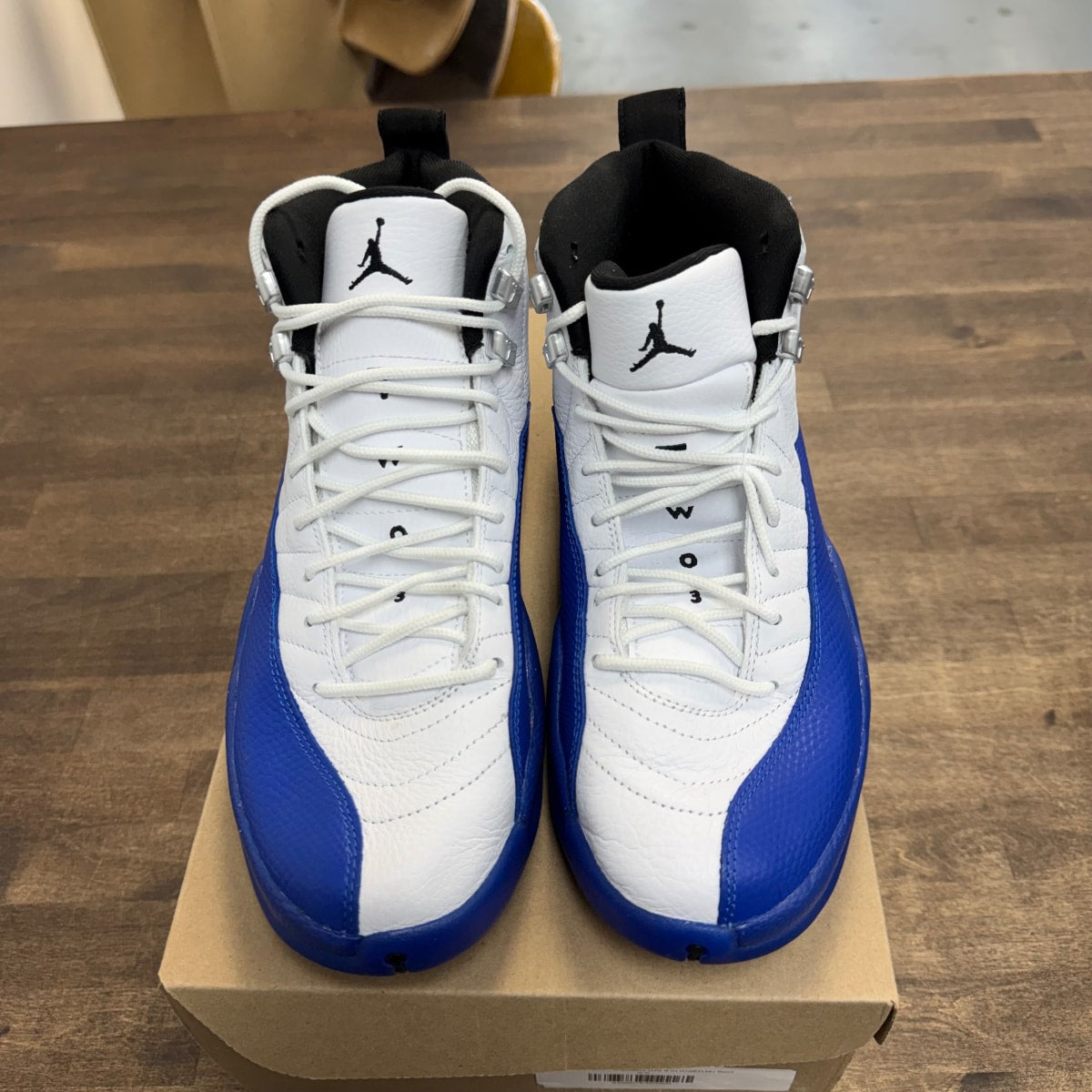 Jordan 12 Retro Blueberry Size 9.5 (Pre-Owned) - Image 3