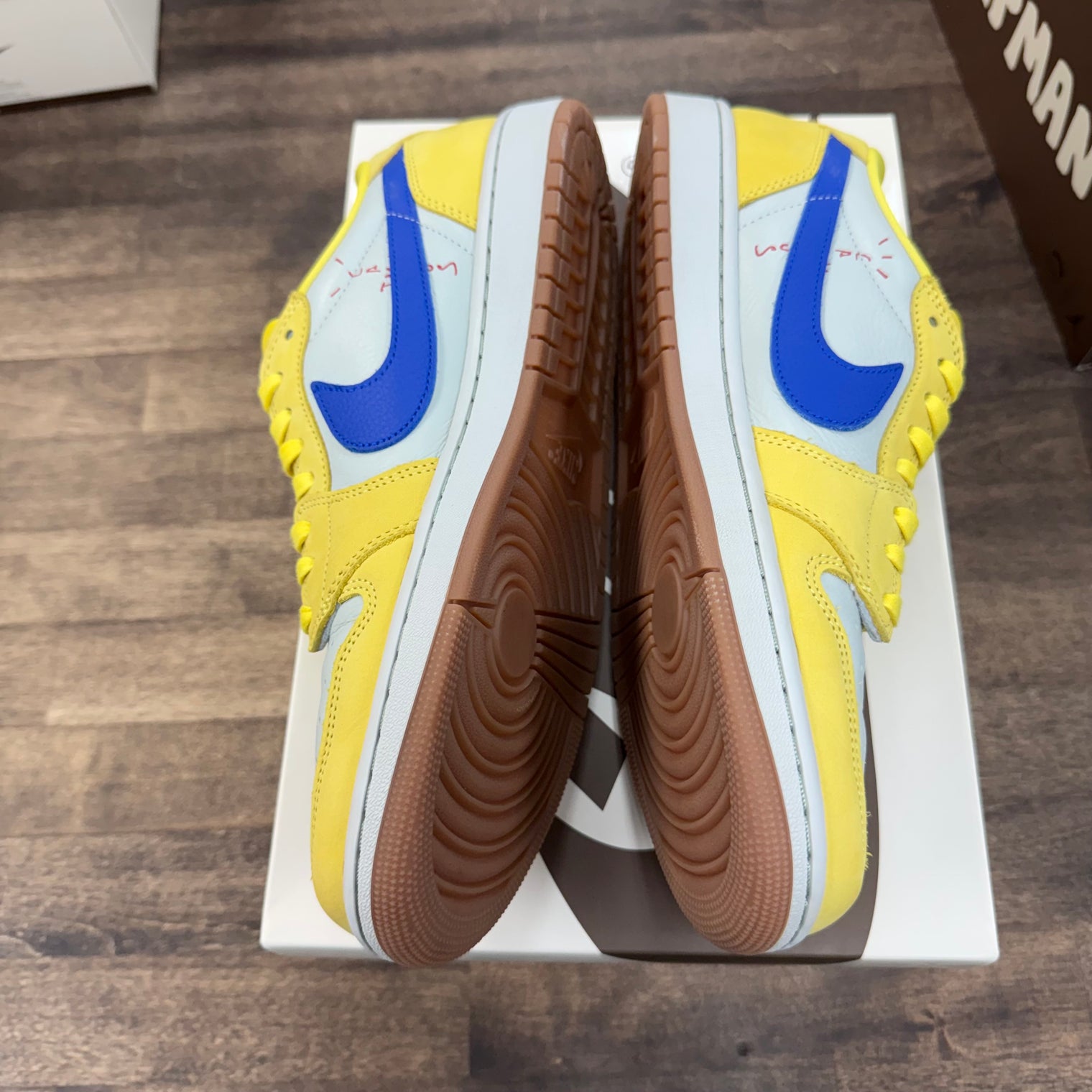 (W) Canary Travis Scott Jordan 1 Low OG SP (USED)