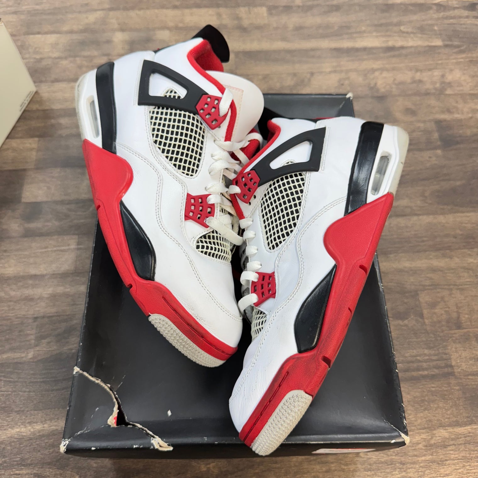 Fire Red Jordan 4 (2019) (USED)
