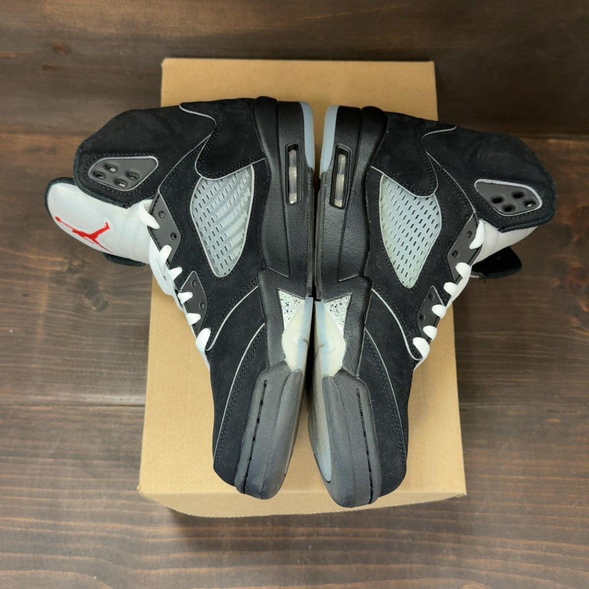 Jordan 5 Retro OG Black Metallic Reimagined Size 9 (Pre-Owned) - Image 4