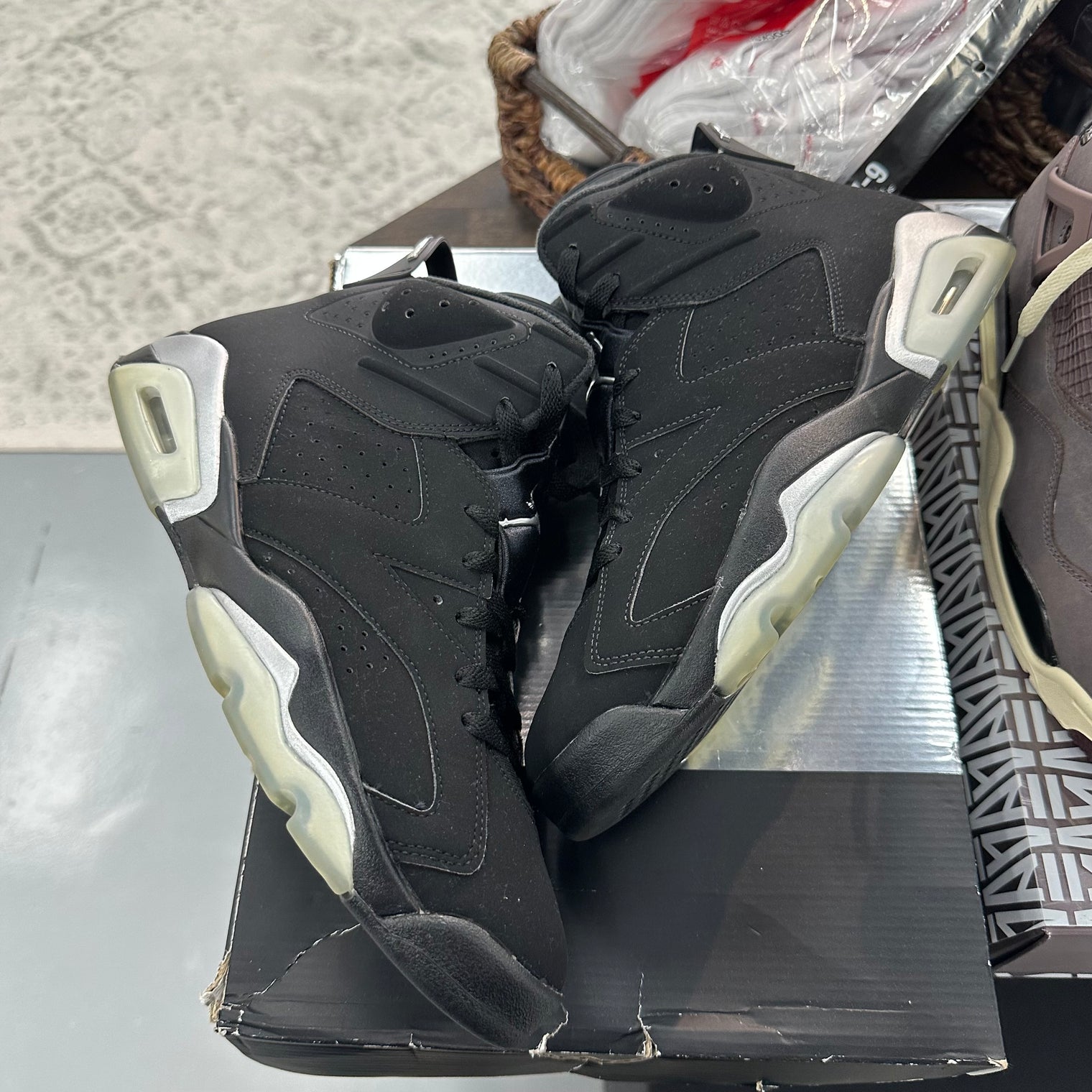 Chrome Jordan 6 (USED)