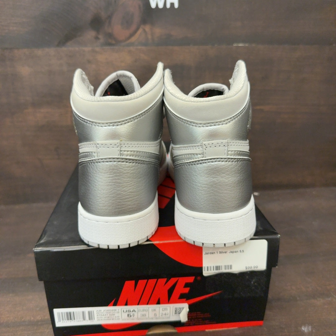 Jordan 1 Retro High CO Japan Neutral Grey (GS) Size 5.5Y (Pre-Owned)