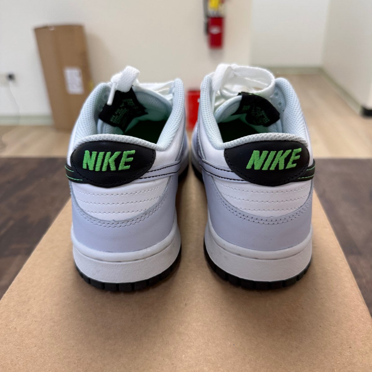 Nike Dunk Low Grey Green Strike (GS) Size 7Y (Pre-Owned) - Image 3