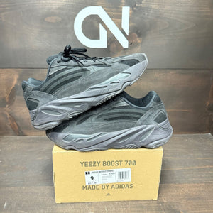 adidas Yeezy Boost 700 V2 Vanta Size 9 (Pre-Owned)