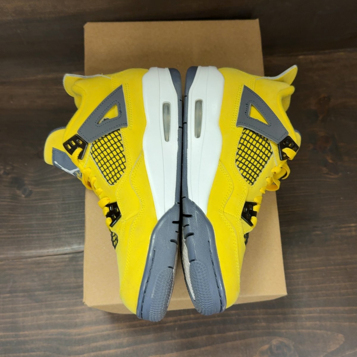 Jordan 4 Retro Lightning (2021) (GS) Size 7Y (Pre-Owned) - Image 4
