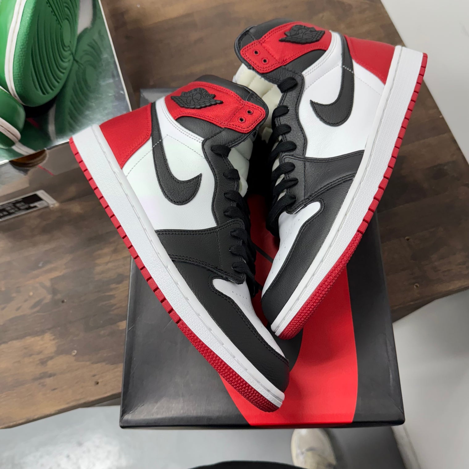 (W) Satin Black Toe Jordan 1 High (USED)