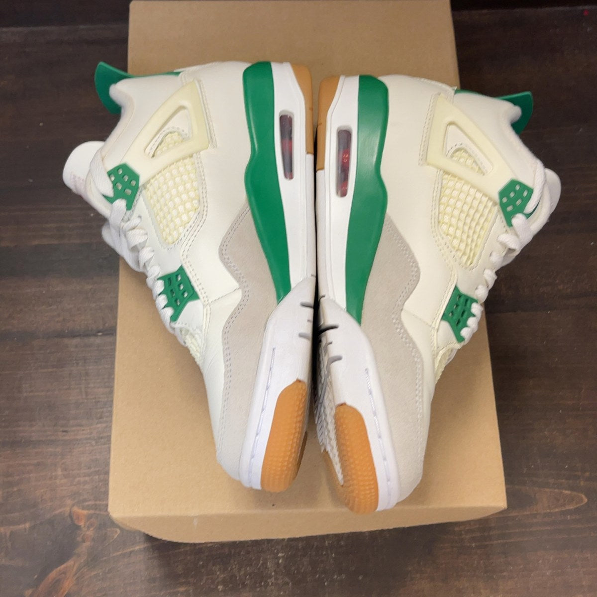 Jordan 4 Retro SB Pine Green Size 5.5 (Pre-Owned) - Image 4