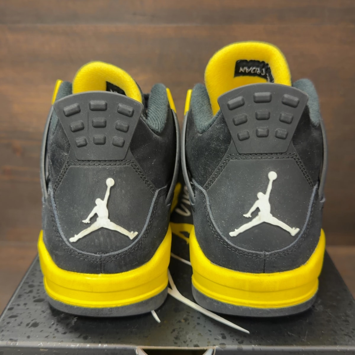Jordan 4 Retro Thunder (2023) (GS) Size 5Y (Pre-Owned) - aux
