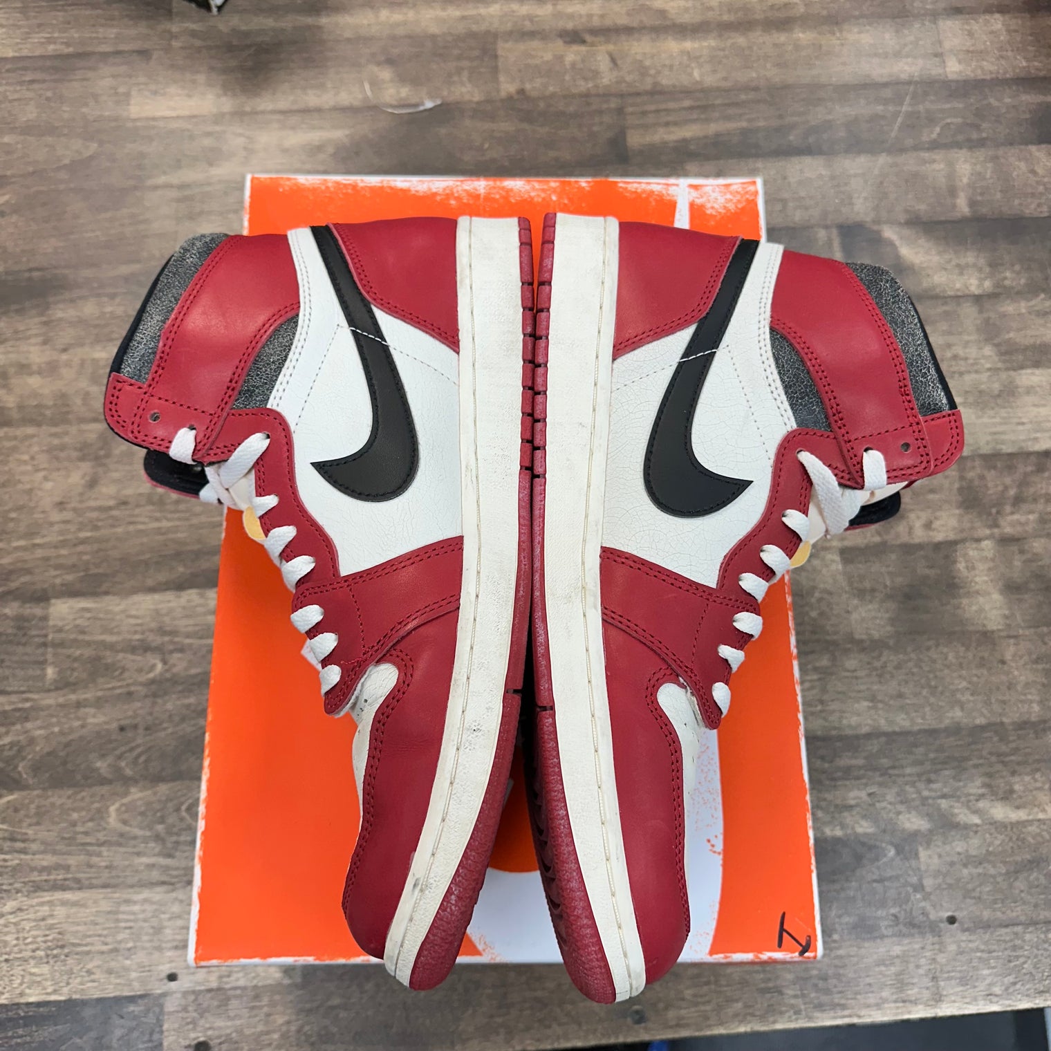 🔎 Chicago Jordan 1 High (Pre-owned)