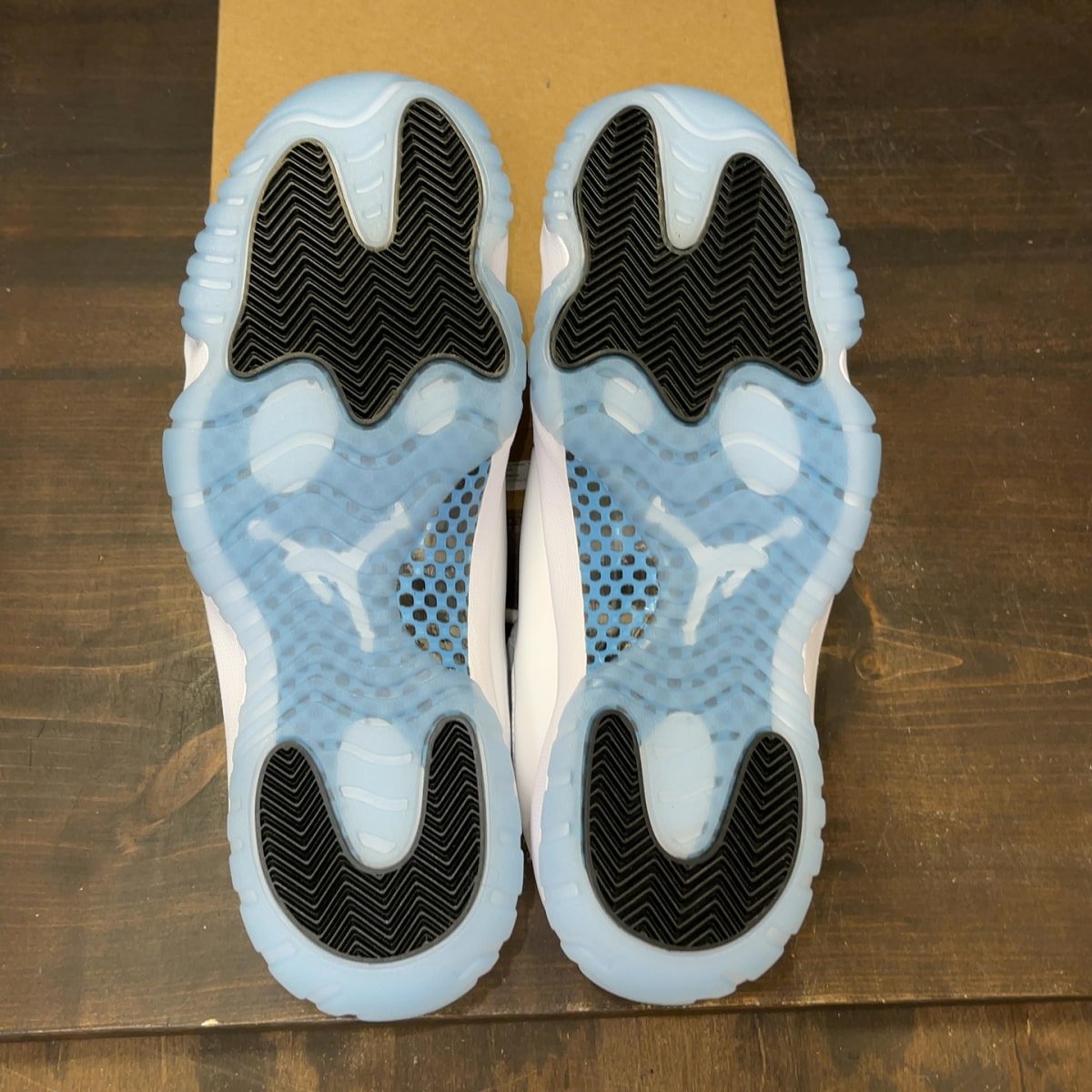 Jordan 11 Retro Legend Blue (2024) Size 10 - Image 8
