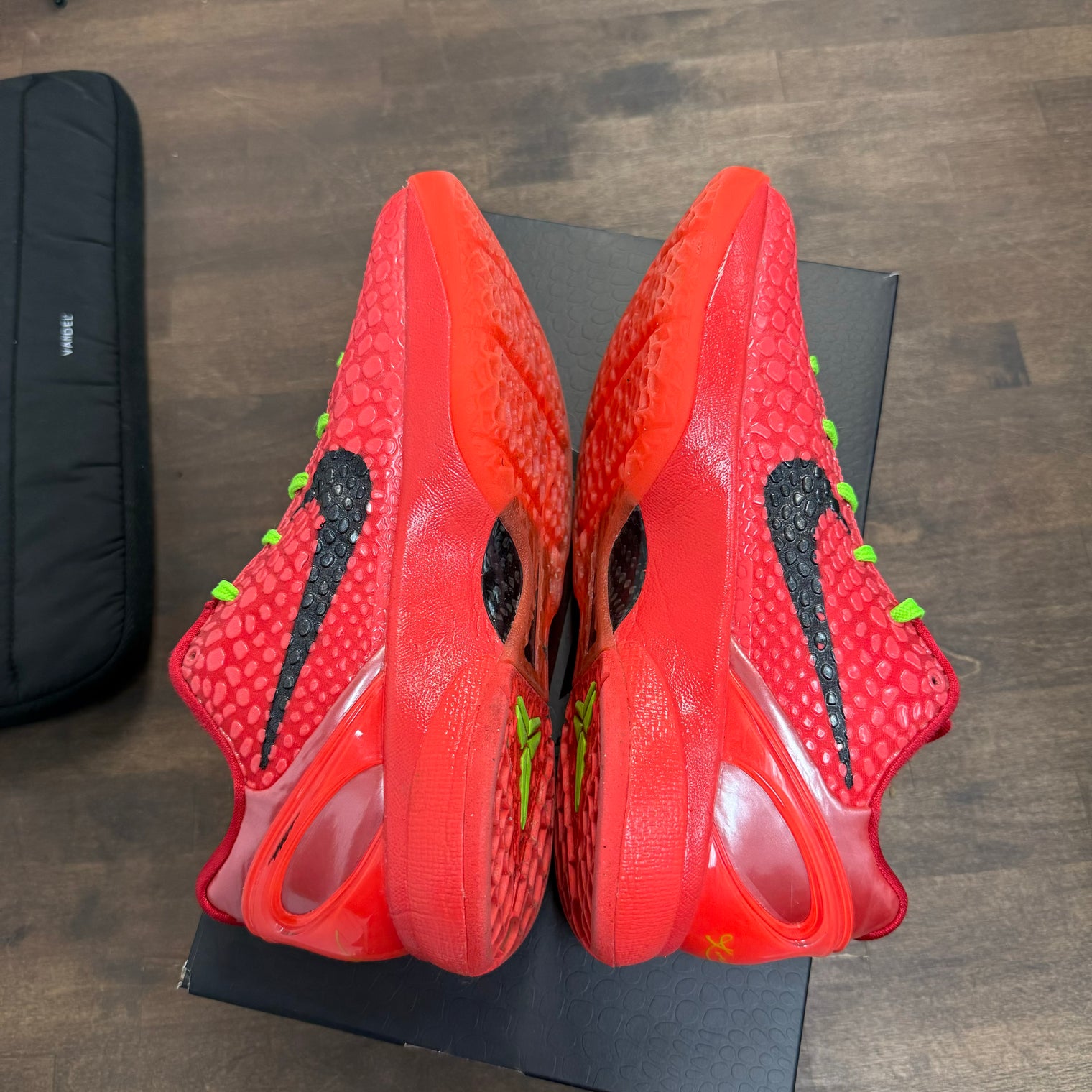 Reverse Grinch Kobe 6 (USED)