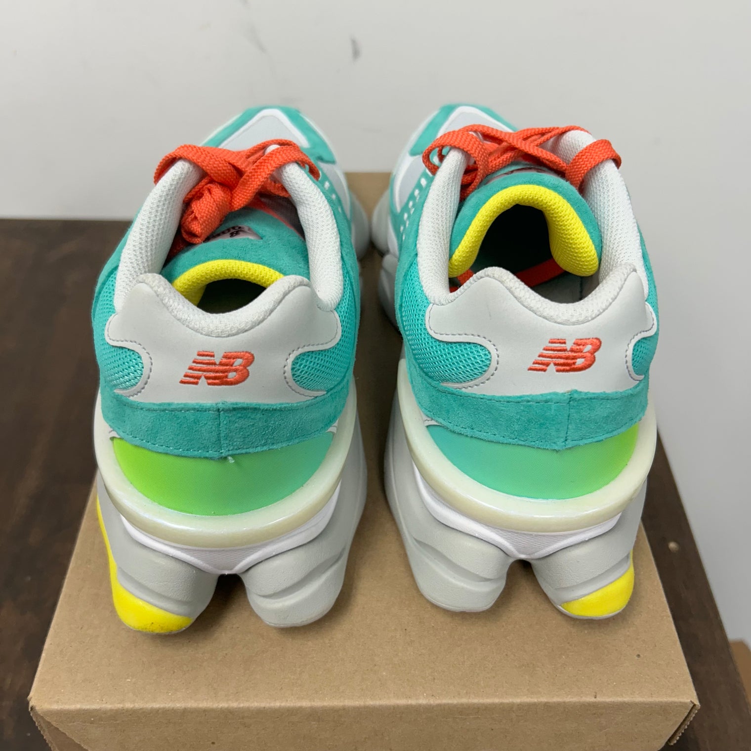 DTLR Cyan Burst New Balance 9060 (USED,No Box)