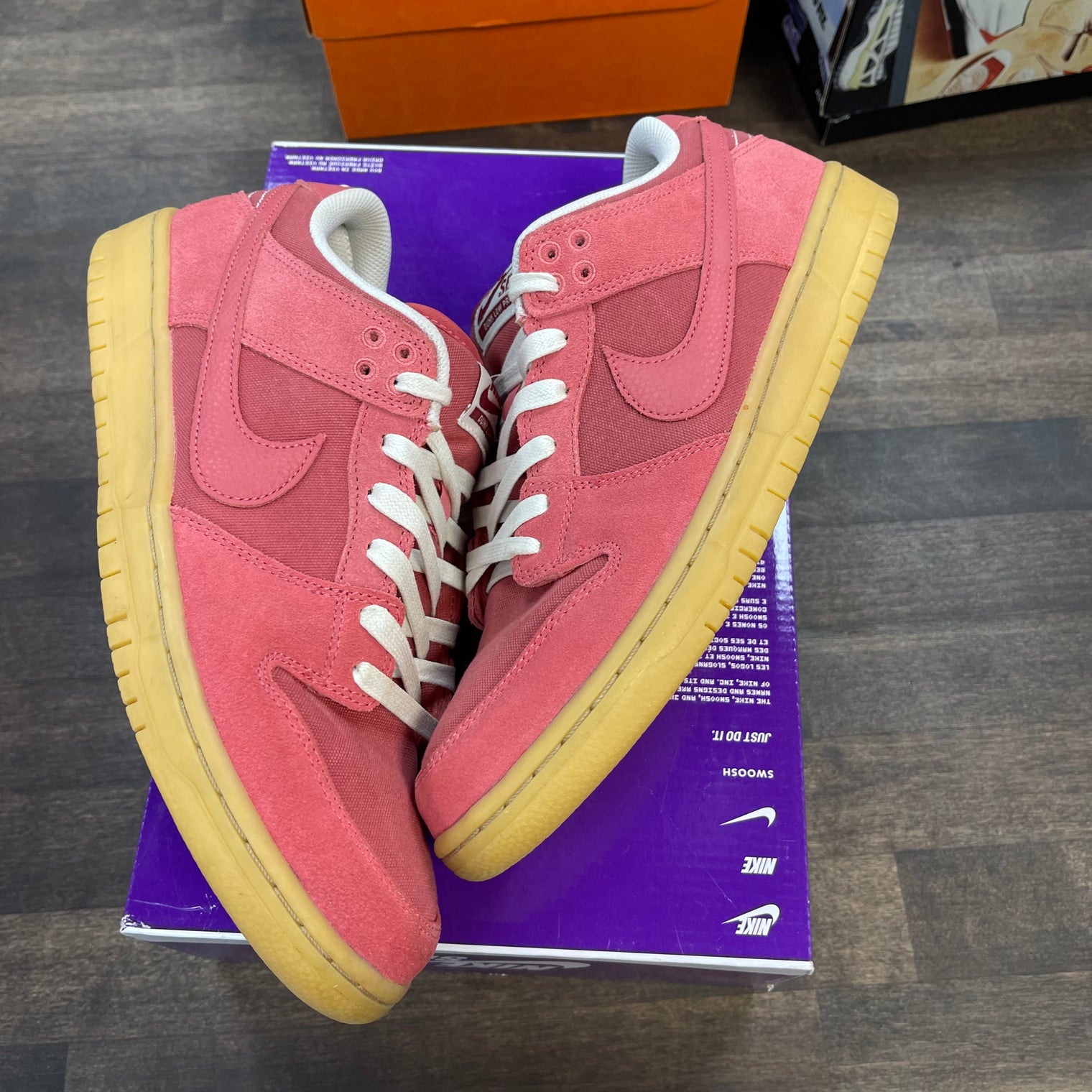 Adobe SB Dunk Low (USED, No Box Lid)